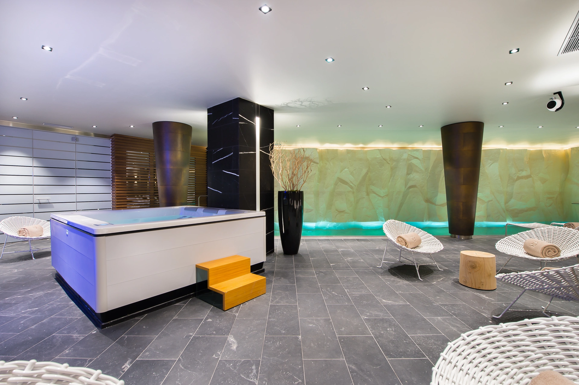 Spa area with jacuzzi and relaxation lounge